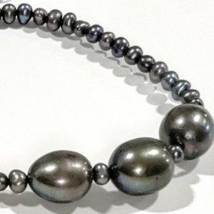 16" Black Freshwater Pearl Necklace W 3 Pearl Pendant